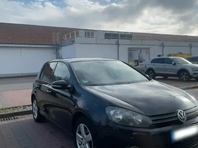 Gebraucht VW Golf VI 105 PS (77 kW) 2011 Schwarz Kleinwagen