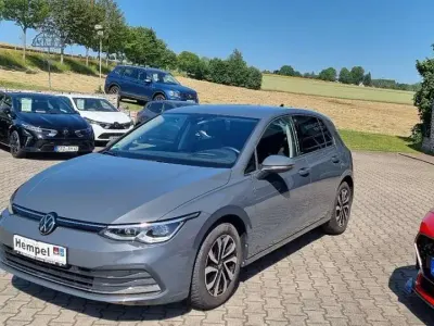 Gebraucht VW Golf VIII Active 150 PS (110 kW) 2023 Grau Limousine