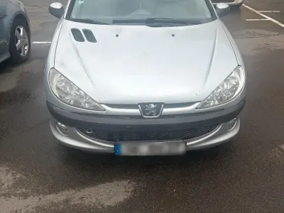 Gebraucht Peugeot 206 90 PS (66 kW) 2006 Silber Kleinwagen