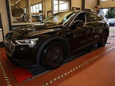 Gebraucht Audi e-tron Basis 230 kW (313 PS) 2021 Schwarz SUV