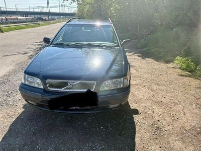 Second-hand Volvo V40 122 CP (89 kW) 2000 Albastru Break
