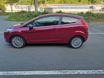 Gebraucht Ford Fiesta Ambiente 60 PS (44 kW) 2009 Rot Limousine