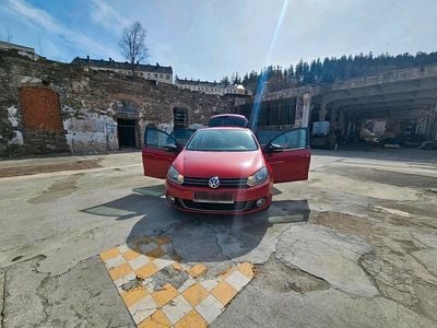 Gebraucht VW Golf VI 105 PS (77 kW) 2011 Rot Kleinwagen