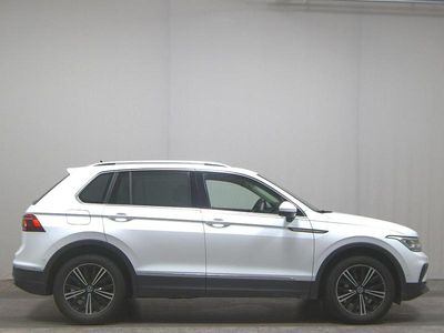 Weiss Gebraucht 2023 VW Tiguan Life SUV | 27.480 € (Fairer Preis)