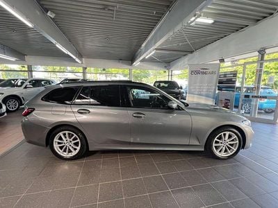 Skyscraper grau Gebraucht 2023 BMW 320 Sport Line Kombi | 28.490 € (Guter Preis)
