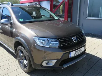 Usata Dacia Sandero Prestige 90 CV (66 kW) 2019 Marrone Berlina