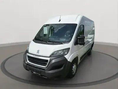 Gebraucht Peugeot Boxer Premium 140 PS (102 kW) 2023 Weiss Van
