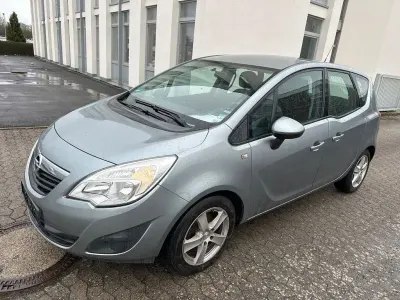 Gebraucht Opel Meriva Selection 95 PS (69 kW) 2011 Silber Van / Kleinbus