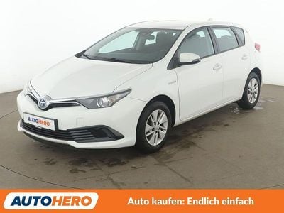 Weiß Gebraucht 2018 Toyota Auris Hybrid Cool Limousine | 14.490 € (Guter Preis)
