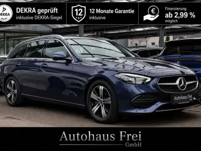 Gebraucht Mercedes C200 Avantgarde 184 PS (135 kW) 2023 Blau Limousine
