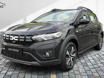 Schwarz / perlmuttschwarz Neu 2025 Dacia Sandero Expression SUV | 20.470 €