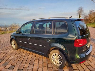 Grün Gebraucht 2011 VW Touran Highline Van / Kleinbus | 4.900 € (Guter Preis)