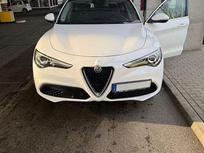 Weiß Gebraucht 2018 Alfa Romeo Stelvio Super SUV | 20.200 € (Teuer)