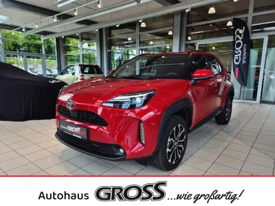 Neu Toyota Yaris Cross Active 131 PS (96 kW) 2026 Rot SUV