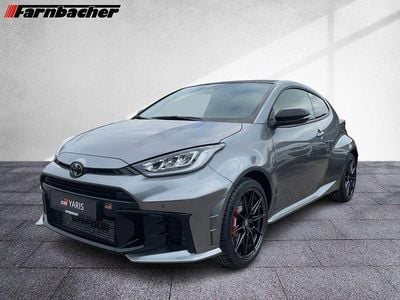 Precious metal Neu 2025 Toyota Yaris Limousine | 51.490 € (Fairer Preis)