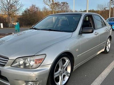 Silber Gebraucht 2000 Lexus IS200 Limousine | 3.998 €