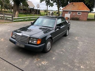 Schwarz Gebraucht 1993 Mercedes E300 Limousine | 7.500 €