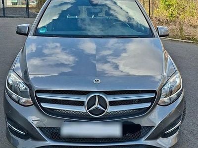 Gebraucht Mercedes B180 Style 122 PS (89 kW) 2018 Grau Van / Kleinbus