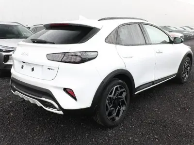 Neu Kia XCeed GT-Line 179 PS (131 kW) 2025 Deluxeweiß metallic deluxeweiß metallic SUV