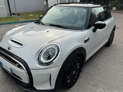 Gebraucht Mini Cooper SE Essential 135 kW (184 PS) 2023 Silber Kleinwagen
