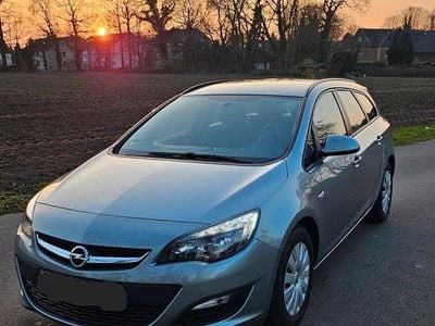Gebraucht Opel Astra 116 PS (85 kW) 2014 Grau Kombi