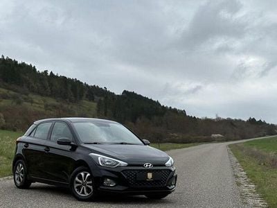 Gebraucht Hyundai i20 84 PS (61 kW) 2019 Schwarz Kleinwagen