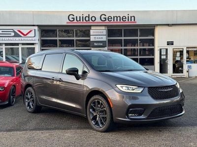 Granite crystal Gebraucht 2022 Chrysler Pacifica Limited Van / Kleinbus | 55.800 €