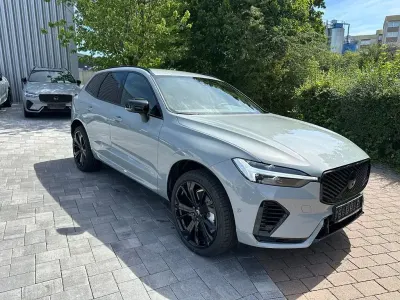 Neu Volvo XC60 Plus 310 PS (228 kW) 2025 Vapour grey SUV