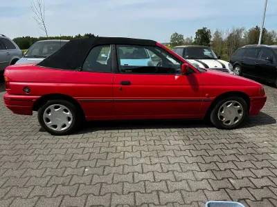 Gebraucht Ford Escort Cabriolet 105 PS (77 kW) 1991 Rot Cabrio