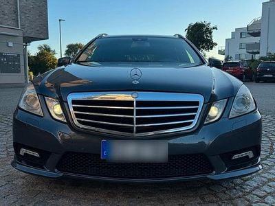 Grau Gebraucht 2011 Mercedes E350 Avantgarde Kombi | 8.999 €