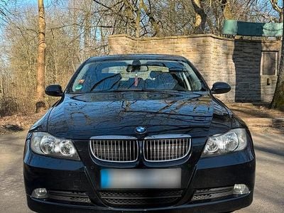 Gebraucht BMW 325 218 PS (160 kW) 2008 Schwarz Limousine