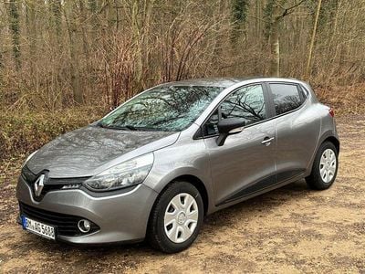 Beige Gebraucht 2016 Renault Clio IV Life Limousine | 7.000 € (Fairer Preis)