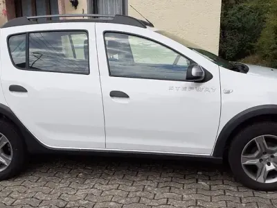 Gebraucht Dacia Sandero Essentiel 101 PS (74 kW) 2020 Weiß Limousine