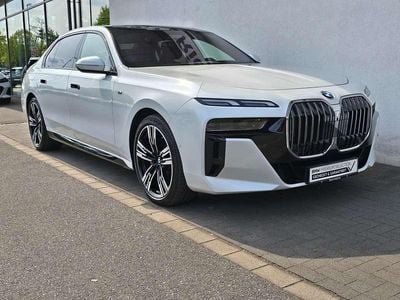 Gebraucht BMW 740 M Sport 299 PS (219 kW) 2025 Mineralweiß metallic Limousine