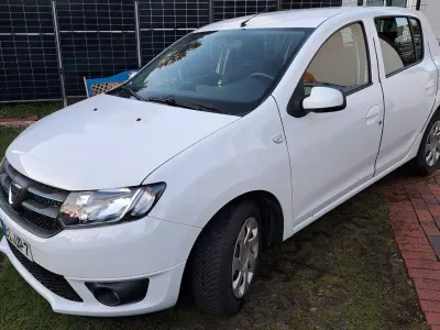 Używany Dacia Sandero Lauréate 72 KM (52 kW) 2014 Biały Sedan/Limuzyna