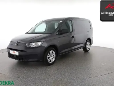 Usata VW Caddy 102 CV (75 kW) 2022 Grigio Monovolume