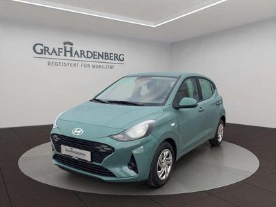 Gebraucht Hyundai i10 63 PS (46 kW) 2025 Mangrove green / mic Kleinwagen