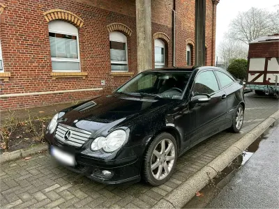 Gebraucht Mercedes C180 143 PS (105 kW) 2005 Blau Coupé