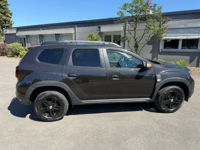 Używany Dacia Duster Extreme 150 KM (110 kW) 2023 Brązowy SUV