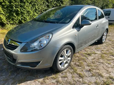 Gebraucht Opel Corsa 80 PS (58 kW) 2010 Silber Kleinwagen