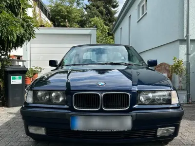 Gebraucht BMW 320 Cabriolet Basis 150 PS (110 kW) 1995 Blau Cabrio