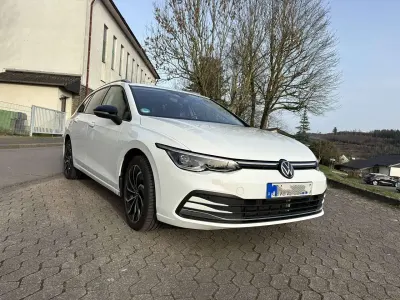 Gebraucht VW Golf VIII Move 150 PS (110 kW) 2024 Weiß Kombi