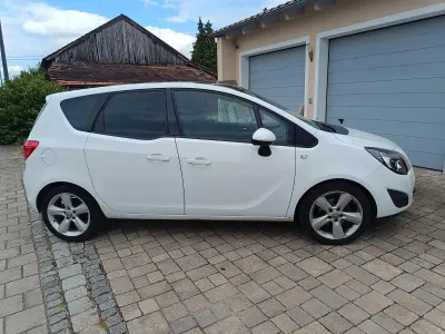 Gebraucht Opel Meriva Color Edition 120 PS (88 kW) 2011 Weiß Van / Kleinbus