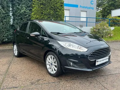 Gebraucht Ford Fiesta 100 PS (73 kW) 2010 Schwarz Kleinwagen