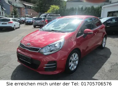 Gebraucht Kia Rio 109 PS (80 kW) 2016 Rot Kleinwagen