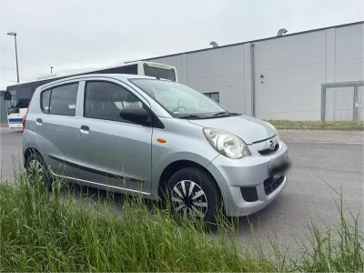Gebraucht Daihatsu Cuore 70 PS (51 kW) 2010 Silber Kleinwagen