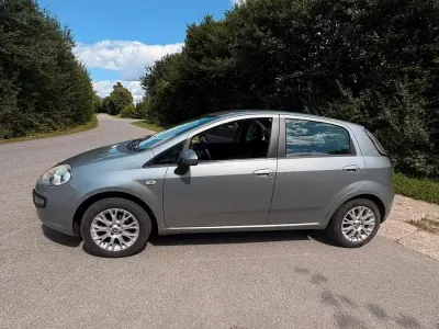 Gebraucht Fiat Grande Punto 69 PS (50 kW) 2011 Silber Kleinwagen