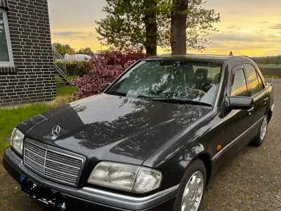 Gebraucht Mercedes C250 113 PS (83 kW) 1995 Schwarz Limousine