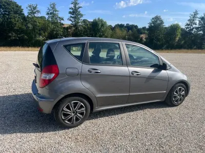 Gebraucht Mercedes A160 82 PS (60 kW) 2012 Grau Kleinwagen