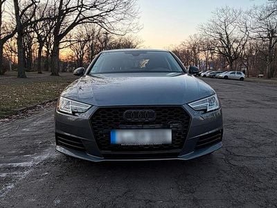 Gebraucht Audi A4 130 PS (95 kW) 2019 Grau Limousine